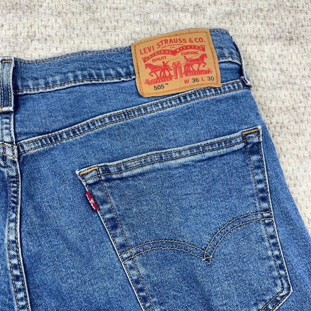 Levis‎ 505 Jeans Men 36x30 Straight Leg Regular Fit Med Wash Work Pants Faded A8